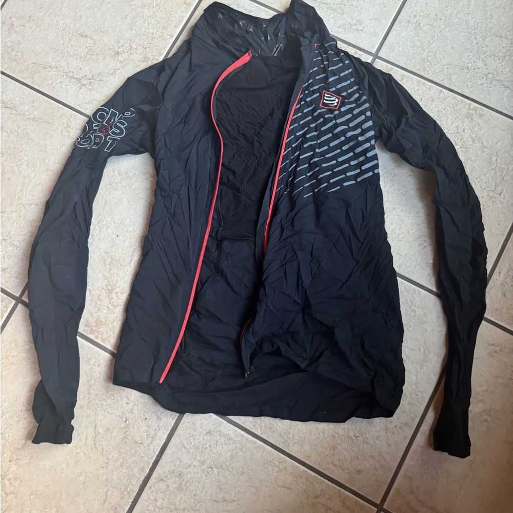 Compressport HurricaneV2 windproof